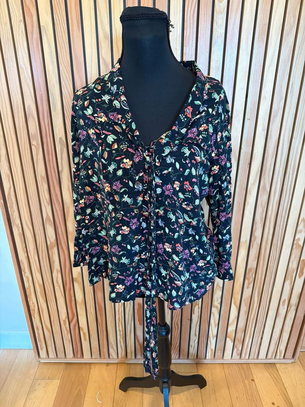 Anthropologie Conversations 21 of 52 Black Floral Tie Neck Blouse Size 6
